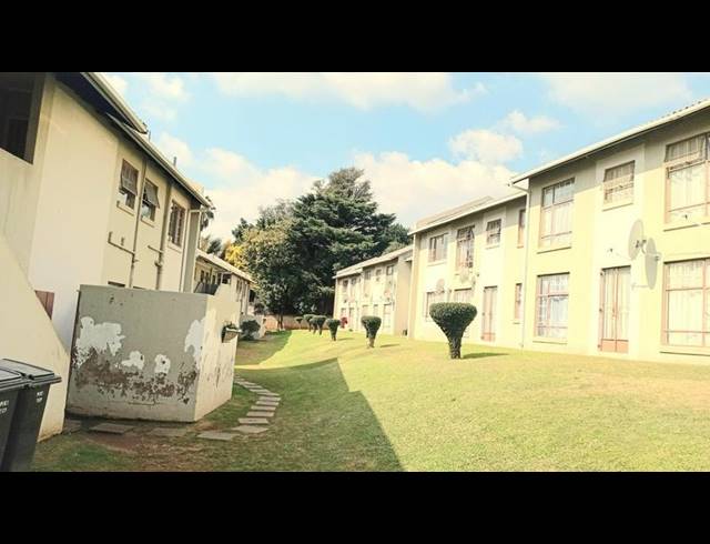 3 BEDROOM TOWNHOUSE FOR SALE IN WHITNEY GARDENS